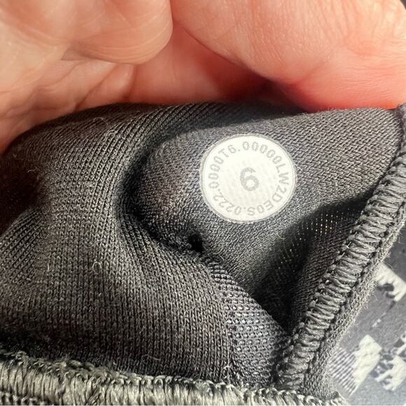 Lululemon Energy Bra Medium Support, B-D Cup
Urban Block Ice Grey Black sz 6 - Picture 5 of 5